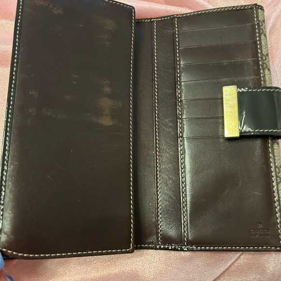 Gucci Brown and Tan Wallet with Iconic Monogram - Picture 3 of 16
